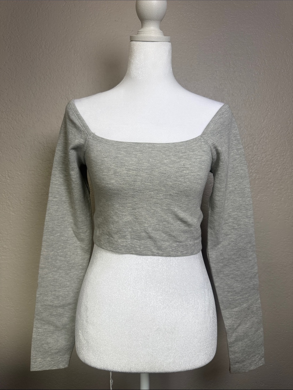 Fabletics Heather Gray Long Sleeve Square Neck Crop Top